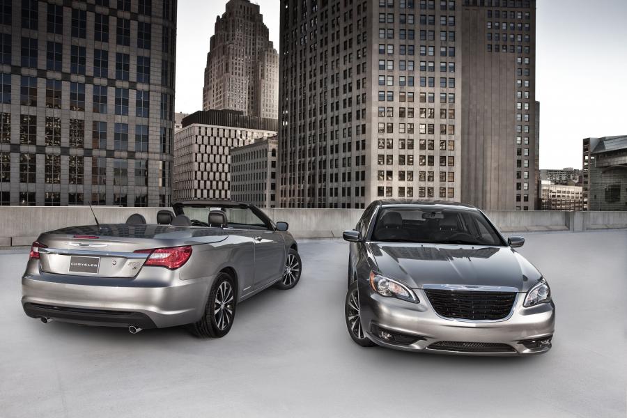  Chrysler 200 S Convertible 2011 года  (фото 15 из 18)